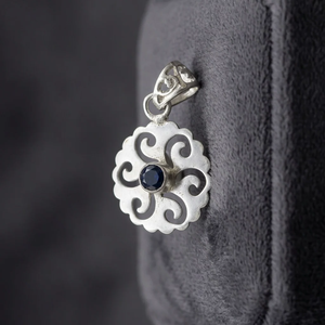 Hochwertiger, wunderschöner Blumen-Edelstein-Schmuck direkt vom Hersteller, minimalistischer Stil, deutsches Silber, Verlobungsring mit Hydrostein für Damen. - Product Image 3