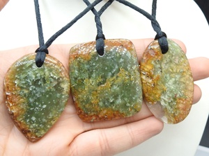 Pendentif en quartz naturel, pierre précieuse polie et lisse, forme fantaisie, fait main, pierre brute 40-50MM, sans placage - Product Image 3