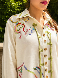 Chemise boutonnée en lin brodée pour femme, style bohème, imprimé floral chinoiserie, manches longues, coupe ample, haut printemps-été - Product Image 4
