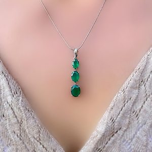 Pendentif en argent plaqué or 14 carats avec trois émeraudes ovales vintage authentiques, certifié IGI, bijou élégant en pierre précieuse verte - Product Image 3