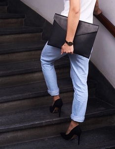 Housse d'ordinateur portable en cuir véritable moderne, étui de protection fin pour ordinateur portable, pochette professionnelle pour ordinateur portable, sac rembourré pour ordinateur portable, Inde - Product Image 2