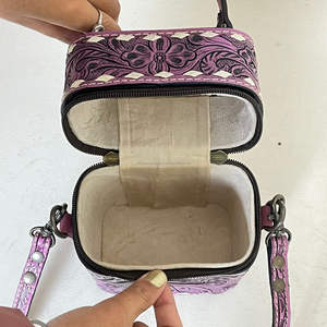 Estuche de Maquillaje de Cuero Vacuno Rosa Estilo Western, Hecho a Mano, con Asa y Correa para el Hombro, Organizador de Maquillaje de Viaje - Product Image 6