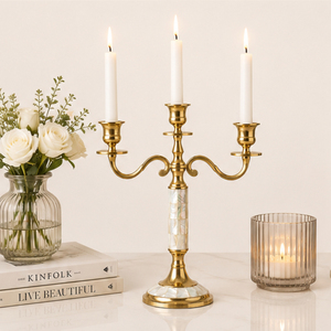 Candélabre de luxe à 3 bras en métal avec incrustation de nacre, élégant porte-bougie plaqué or pour centre de table de mariage - Product Image 2