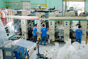 Laminated Film Zipper Bag <b>Designed</b> for Secure <b>Packaging</b> with Resealable Closure and Multi Layer Protection - Product Image 6