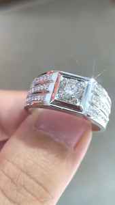 Anillo de banda ancha con diamante de corte redondo de moissanita brillante para hombre, plata de ley 925, joyería fina, regalo sorpresa de boda para pareja - Product Image 3