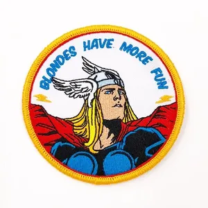 Patch brodé circulaire à coudre, motif scène de camping au ciel nocturne avec lune, étoiles, arbres, lac et tente - Product Image 5
