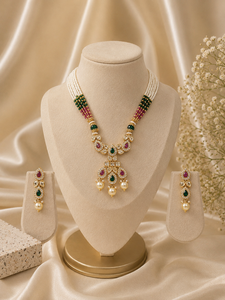 Conjunto de Joyería Étnica Chapada en Oro para Mujer, Collar y Aretes con Imitación de Perlas Kundan, Detalles en Rubí y Piedra Verde - Product Image 4