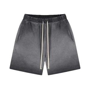 Shorts modernos de felpa francesa con suaves bucles de algodón, cintura elástica y corte relajado para un estilo informal. - Product Image 2