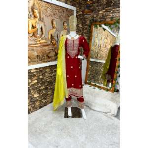 Ensemble de costume de fête pour femmes avec un dupatta fantaisie et un haut et un bas de vêtements avec pendentif - Product Image 1
