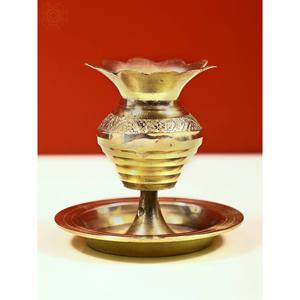 Soporte de latón hecho a mano en forma de Kalash Agarbatti hecho en India soporte para difusor de incienso y aromaterapia - Product Image 1