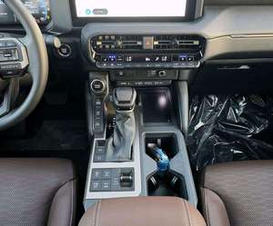 Listo para Enviar: Toyota Prado Adventure Híbrido 2025, Equipamiento Completo, Título Limpio, Seminuevo - Product Image 3