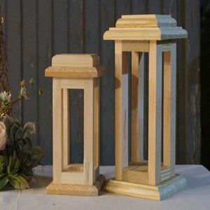 Farol de vela de madera vintage diseñado para llenar espacios con una iluminación suave y una elegancia decorativa duradera. - Product Image 4