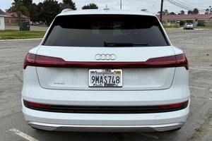 รถยนต์มือสองที่เชื่อถือได้ ปี 2019 <span class=keywords><strong>Audi</strong></span> <span class=keywords><strong>e</strong></span>-<span class=keywords><strong>tron</strong></span> Quattro Dual-Motor AWD - Product Image 3