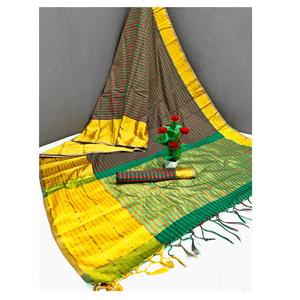 Sari de seda de la mejor calidad con blusa de seda que brinda un aspecto atractivo en todas las ocasiones como bodas, fiestas y festivales. - Product Image 1