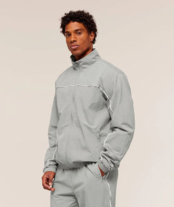 Ensemble de survêtement coupe-vent personnalisé en polyester et nylon avec capuche réglable et patch en caoutchouc, idéal pour le running et le streetwear décontracté - Product Image 3