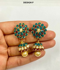 Pendientes Jhumka Pachchikari Hechos a Mano con Rubí, Esmeralda y Coral Natural, Chapados en Oro de 22K, Joyería India Tradicional para Novias y Fiestas - Product Image 2