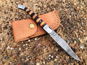 Navaja Plegable Artesanal de Acero de Damasco con Mango de Palisandro - OEM Disponible - Regalo para Padrinos de Boda y Aniversario - Product Image 3
