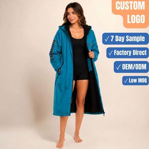Robe de change imperméable haut de gamme à capuche, veste de bain doublée polaire pour sports nautiques et surf en extérieur - Product Image 1