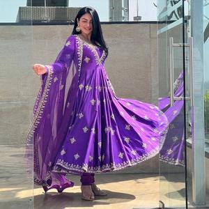 Robe et dupatta en polyester de créateur pour tenue de soirée, salwar kameez élégant - Product Image 1