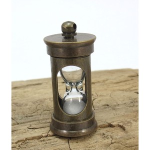 Nouvel Arrivage – Sablier Cylindrique en Verre Bronze Style Mid-Century Moderne, Fait Main, Écologique et Portable pour Usage Décoratif - Product Image 4