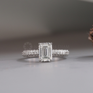 Anillo de Oro Blanco con Diseño Moderno, Anillo con Diamantes Creados en Laboratorio con Corte Baguette, Certificado por IGI con Claridad VVS para Mujer en Venta - Product Image 1