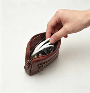 Étui utilitaire zippé en cuir de vachette véritable Castello, porte-accessoires avec boucle de ceinture intégrée, marron - Product Image 1