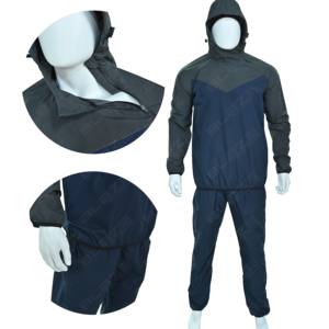 Ensemble de survêtement deux pièces personnalisé en nylon et polyester pour homme – Veste coupe-vent et pantalon de jogging pour l'été - Product Image 1