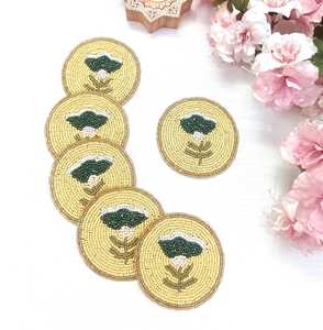 Sous-verres brodés perlés charmants pour tasses et verres, décoration de table faite à la main pour les dîners en famille, les célébrations - Product Image 4