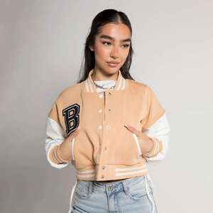 Chaqueta Varsity Corta de Invierno Personalizada para Mujer, Chaqueta Letterman de Lana con Parche Bordado y Relleno de Algodón - Product Image 6