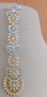 Charmantes boucles d'oreilles longues en zircon doré élégant avec de belles pierres AD Shine pour femmes et filles pour une tenue de fête de mariage - Product Image 2