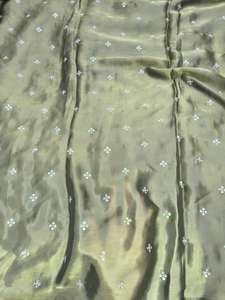 ผ้าไหมเนื้อนุ่มและเรียบลื่น ขนาดกว้าง 44 นิ้ว ให้ความรู้สึกหรูหรา ห่อตัวคุณด้วยผ้าไหมวิสโคสเนื้อนุ่มที่สุดในฤดูกาลนี้ - Product Image 3