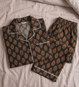 Ensemble de pyjama pour femmes en coton tissé thermique doux, imprimé à la main, vente en gros en Inde - Product Image 1