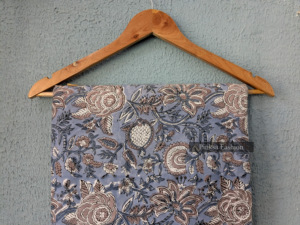 Tela de Algodón Estampada a Mano de Alta Calidad de la India - Estampado Floral Sanganeri de Jaipur para Prendas y Decoración del Hogar - Product Image 5