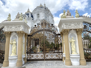 KHP European Style Double Leaf Metal <b>Swing</b> Gate Powder Coated Durable Exterior Villa Use Easy Installation - Product Image 1