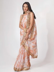 Sari de organza floral Rivaayat para mujer, ropa étnica india, largo hasta el suelo, ajuste regular, tela ligera plisada, en stock. - Product Image 4