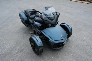 Tricycle moto blanc à trois roues avec pare-brise pour le tourisme - Product Image 6