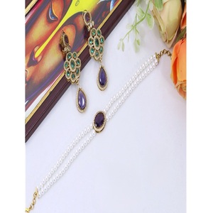 Ensemble collier et boucles d'oreilles élégants en laiton plaqué or de haute qualité, avec perles et pierres de moissanite, pour mariage, collection femme - Product Image 1