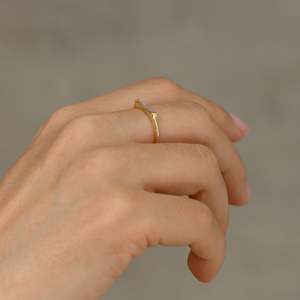 Anillo de Oro Sólido de 14K para Mujer con Diamante Cultivado en Laboratorio, Corte Baguette, 2.5 Quilates, Certificado IGI, Estilo Minimalista para Uso Diario - Product Image 4