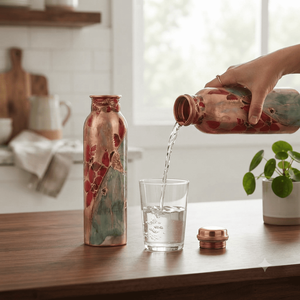 Botella de Agua de Cobre Hecha a Mano, Diseño Floral Artístico Rojo y Azul, Recipiente Metálico Reutilizable para Bebidas, Artesanía India al por Mayor, Regalo de Cocina, Exportación - Product Image 3