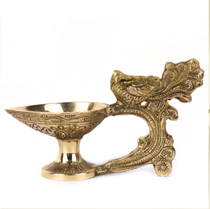 Support de diya en laiton élégant à découpe en forme d'étoile pour l'éclairage décoratif de la maison, disponible à prix de gros. - Product Image 6