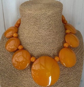 Collar de Perlas de Resina Epoxi Moderno y de Lujo, Joyería de Diseño Hecha a Mano, Accesorio de Regalo Empresarial para Mujeres y Niñas - Product Image 3