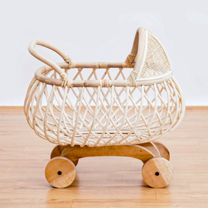 Poussette en rotin artisanale de bonne qualité, jouet pour enfant, poussette pour poupée bébé. - Product Image 6