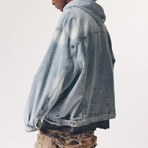 เสื้อแจ็คเก็ตเดนิมผ้าฝ้ายแท้ 100% แบบขายส่ง ทรงโอเวอร์ไซส์ ฟอกสีซีดแบบซันเฟด ซักกรด ทรงหลวม สไตล์ดิสเทรส พร้อมฮู้ดสำหรับผู้ชาย - Product Image 4