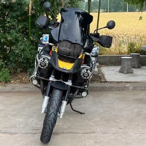 Motocicleta de Turismo Todoterreno R1200GS Adventure Usada en Oferta, con Motor Boxer de Cilindrada Reducida y Caja Lateral de Aluminio - Product Image 1