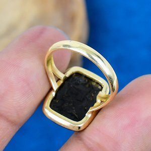 Bague en shungite naturelle en forme de coussin, or 18 carats micro-plaqué sur argent sterling 925 - Product Image 4