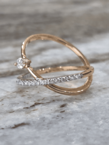Anillo Marquise con Diamante Cultivado en Laboratorio de 0.30ct, Certificado IGI, VVS2, Oro Rosa, Diseño Moderno con Banda Pavé, Joyería de Compromiso para Mujer - Product Image 4