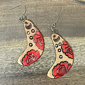 Nouvelle arrivée Style occidental usiné à la main sculpture en cuir boucles d'oreilles femmes mignon à la mode larme en cuir fleur boucle d'oreille bijoux occidentaux - Product Image 3