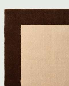 Alfombra de Lana Color Marfil con Borde Marrón Oscuro – Alfombra Tejida a Mano de Lana de Nueva Zelanda, Alfombra Moderna Minimalista de Color Neutro - Product Image 4