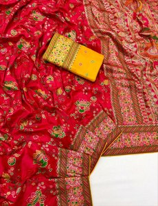 Sari en soie pashmina élégant avec broderie florale cachemire intégrale, chemisier contrastant, pallu de créateur, infroissable et extensible - Product Image 1