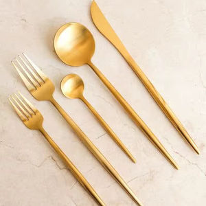 Cubiertos de estilo tropical para un descanso en un resort, diseñados para una experiencia gastronómica alegre, mesas coloridas. - Product Image 1